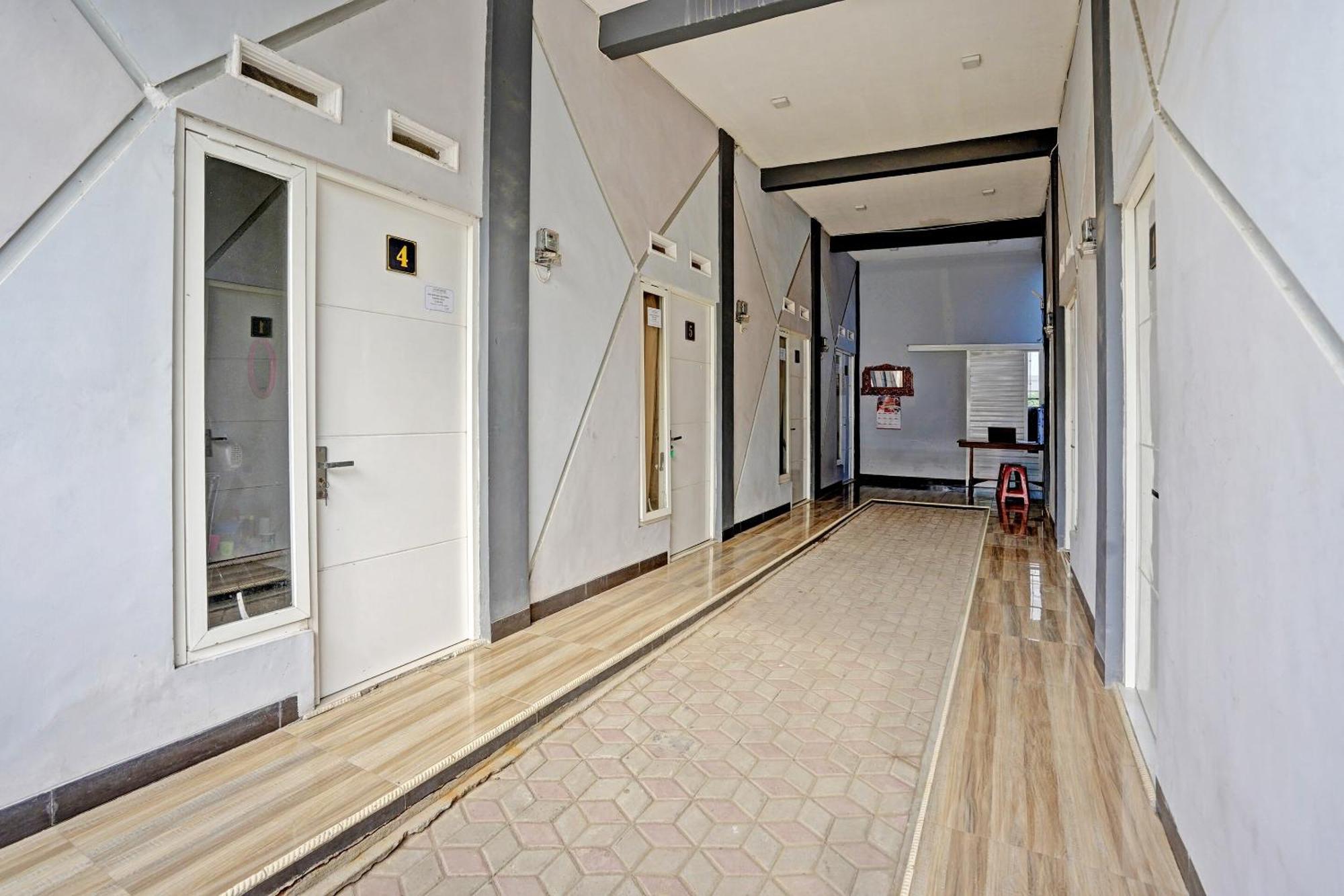 Oyo Life 91866 Paradise Ok Kost Syariah Mojokerto Esterno foto