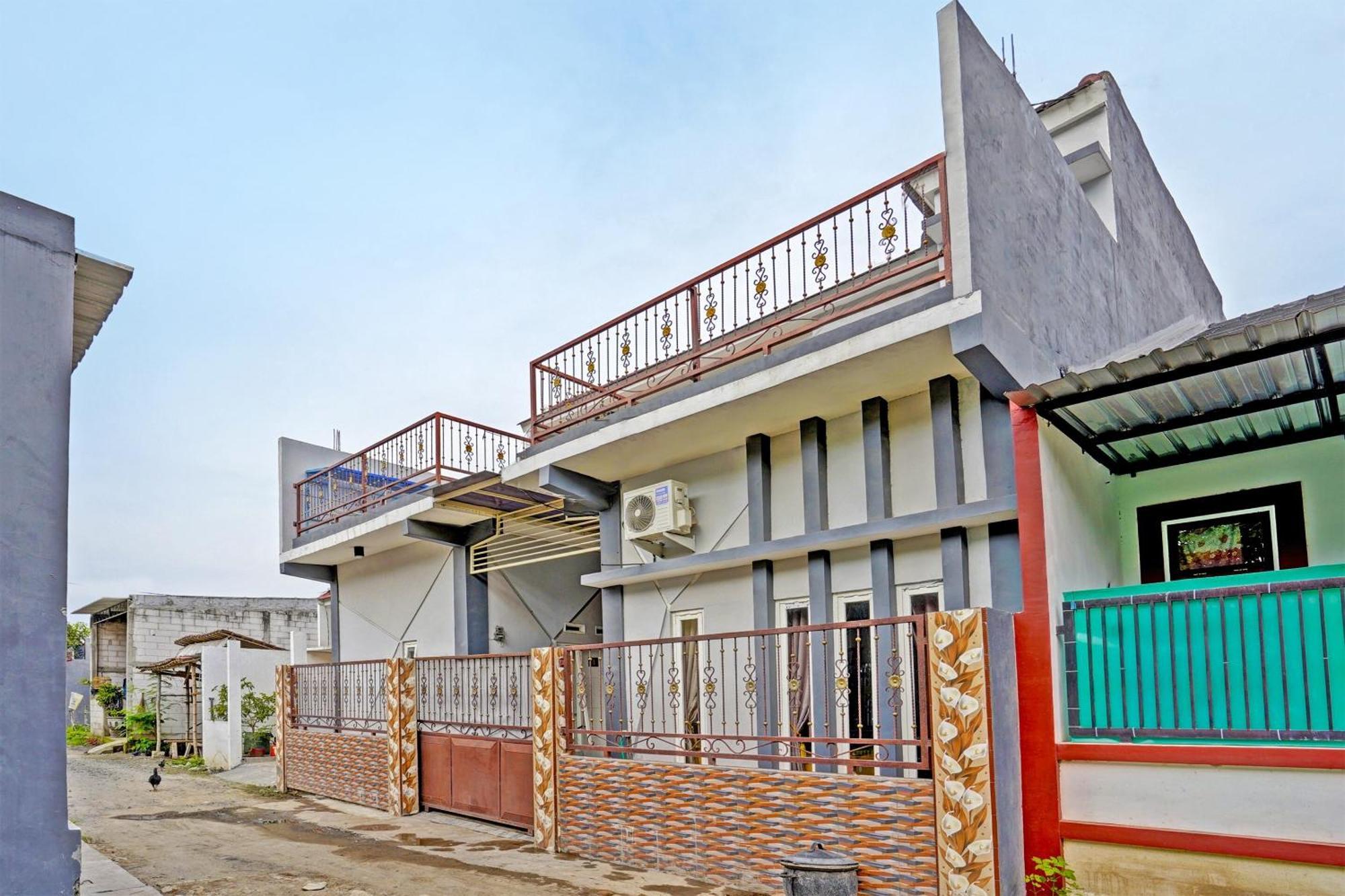 Oyo Life 91866 Paradise Ok Kost Syariah Mojokerto Esterno foto
