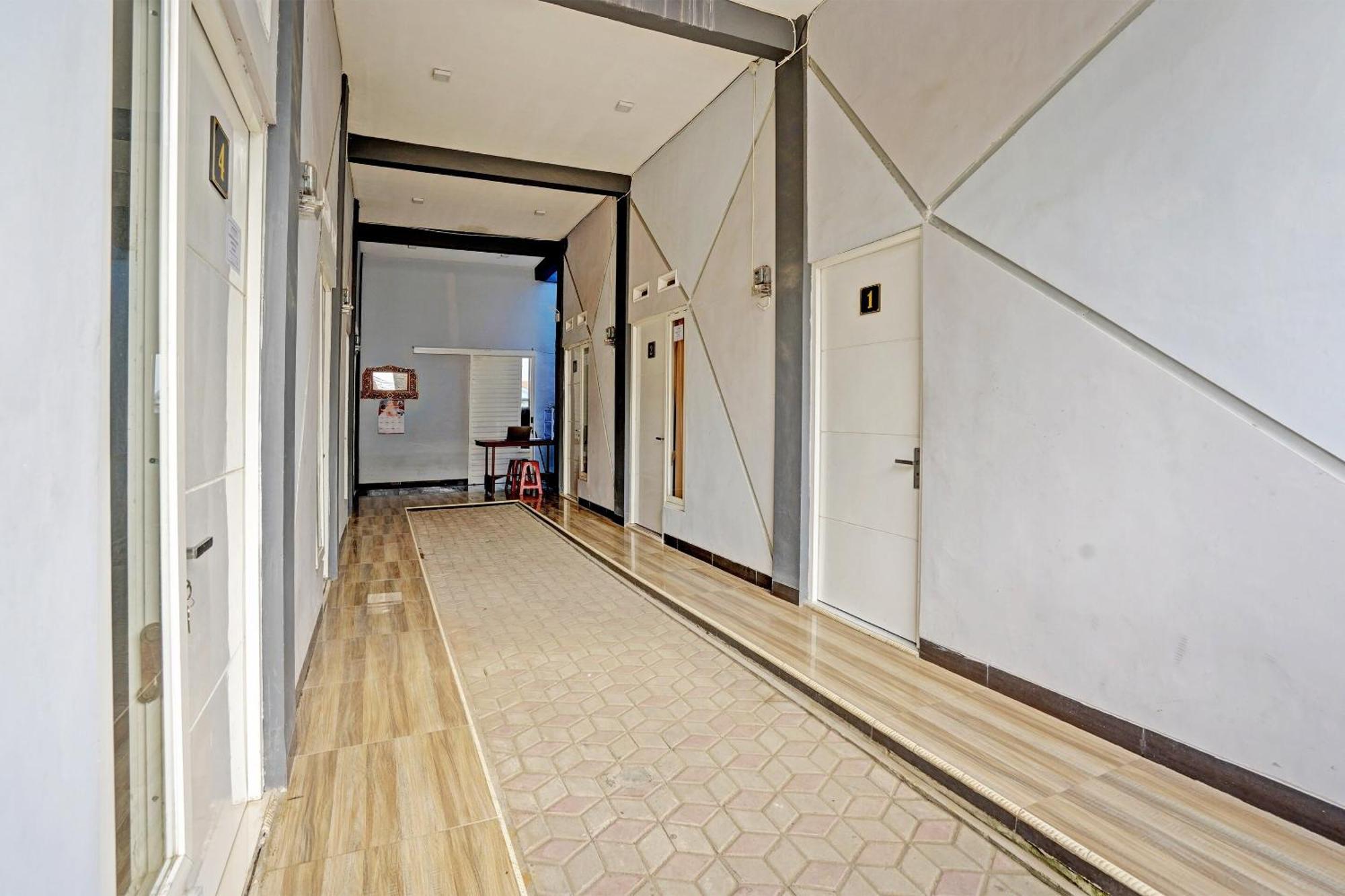 Oyo Life 91866 Paradise Ok Kost Syariah Mojokerto Esterno foto