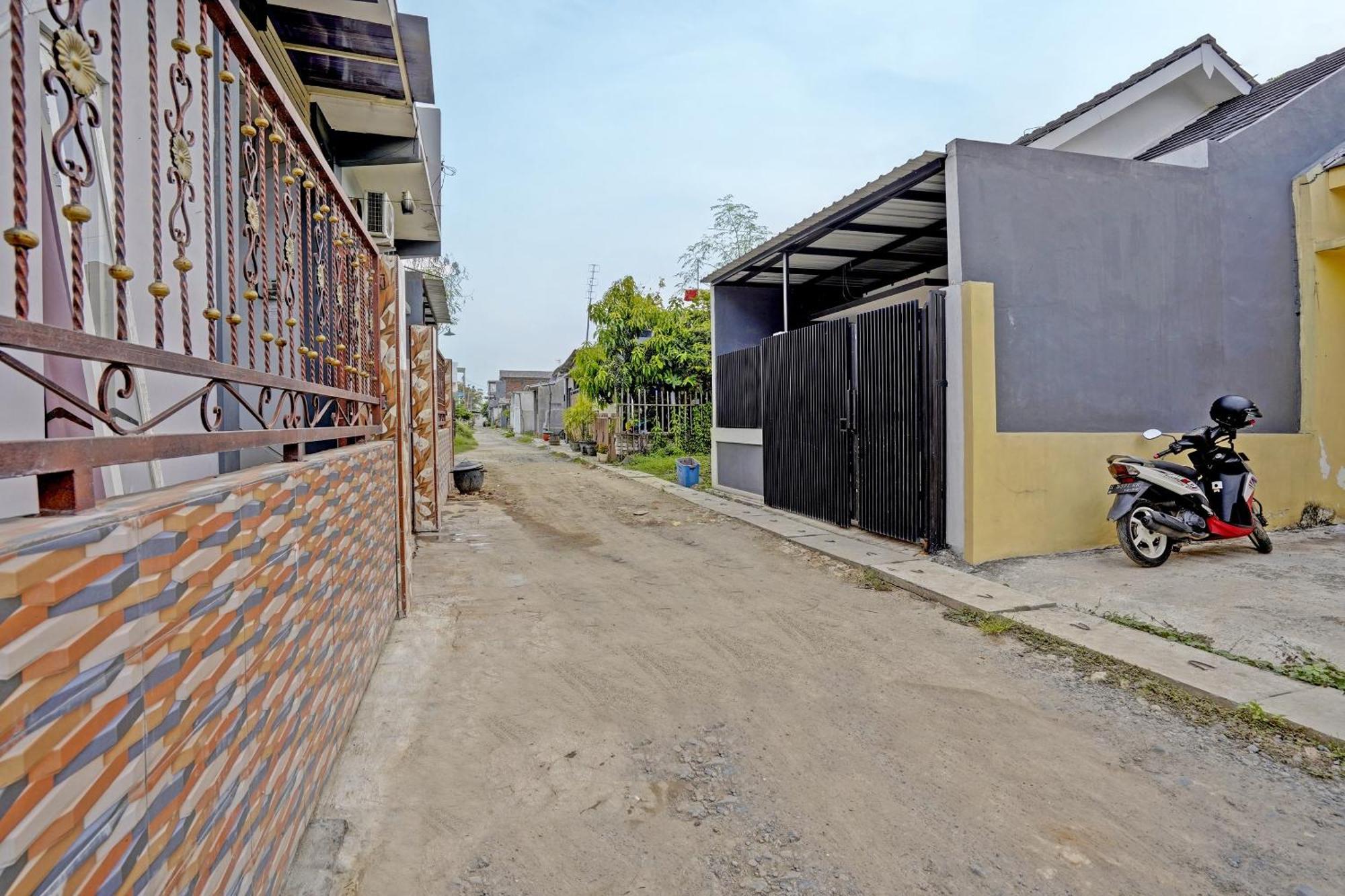 Oyo Life 91866 Paradise Ok Kost Syariah Mojokerto Esterno foto