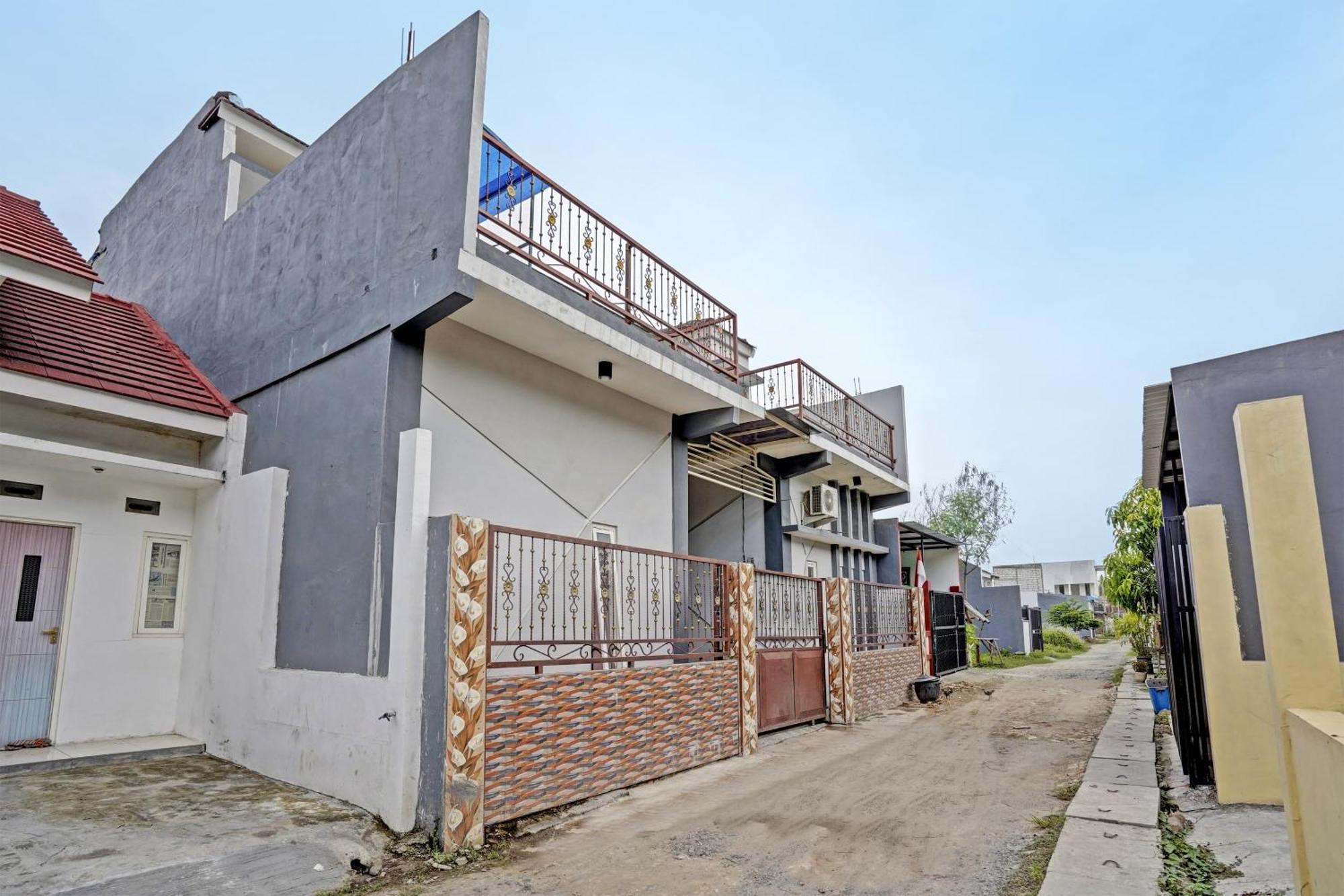 Oyo Life 91866 Paradise Ok Kost Syariah Mojokerto Esterno foto
