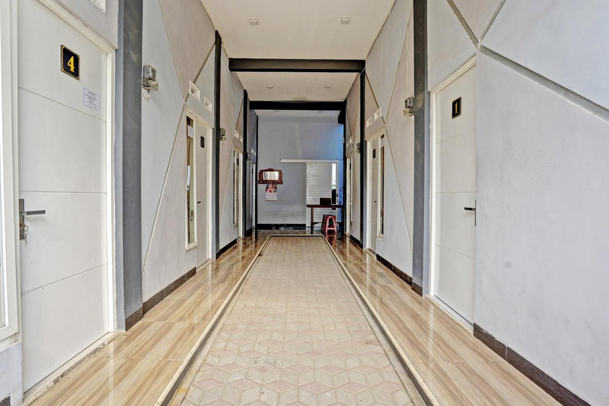 Oyo Life 91866 Paradise Ok Kost Syariah Mojokerto Esterno foto